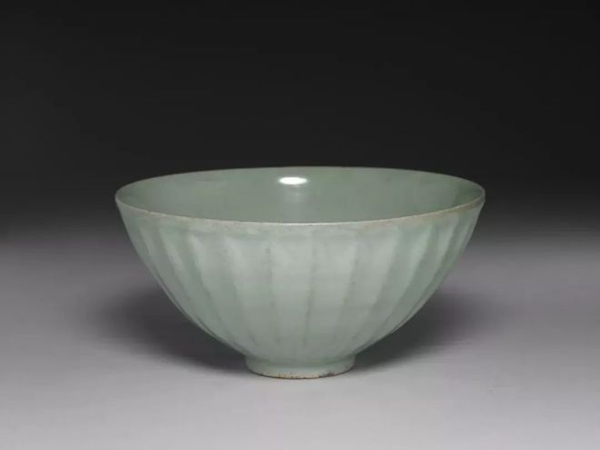 南宋-元龙泉窑青瓷莲瓣碗